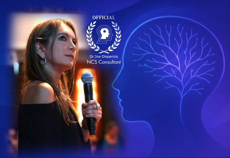 Claudia Ruiz presenting with microphone